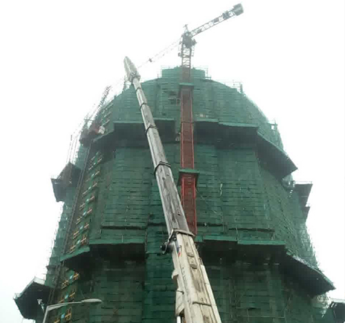 漳州市吊车在工地上作业